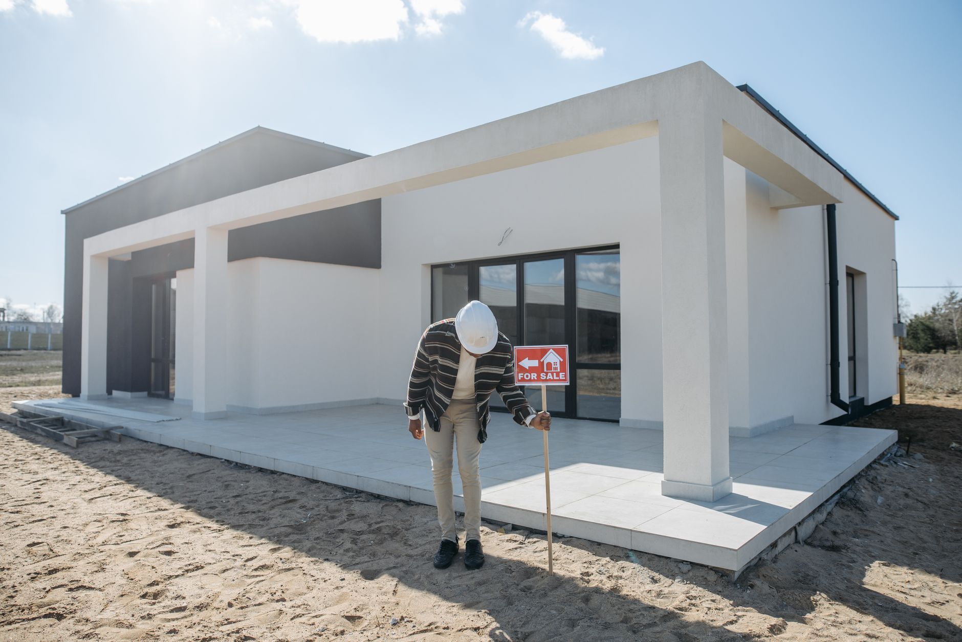 Modern new build properties showcasing contemporary design, energy‑efficient features, and stylish interiors.